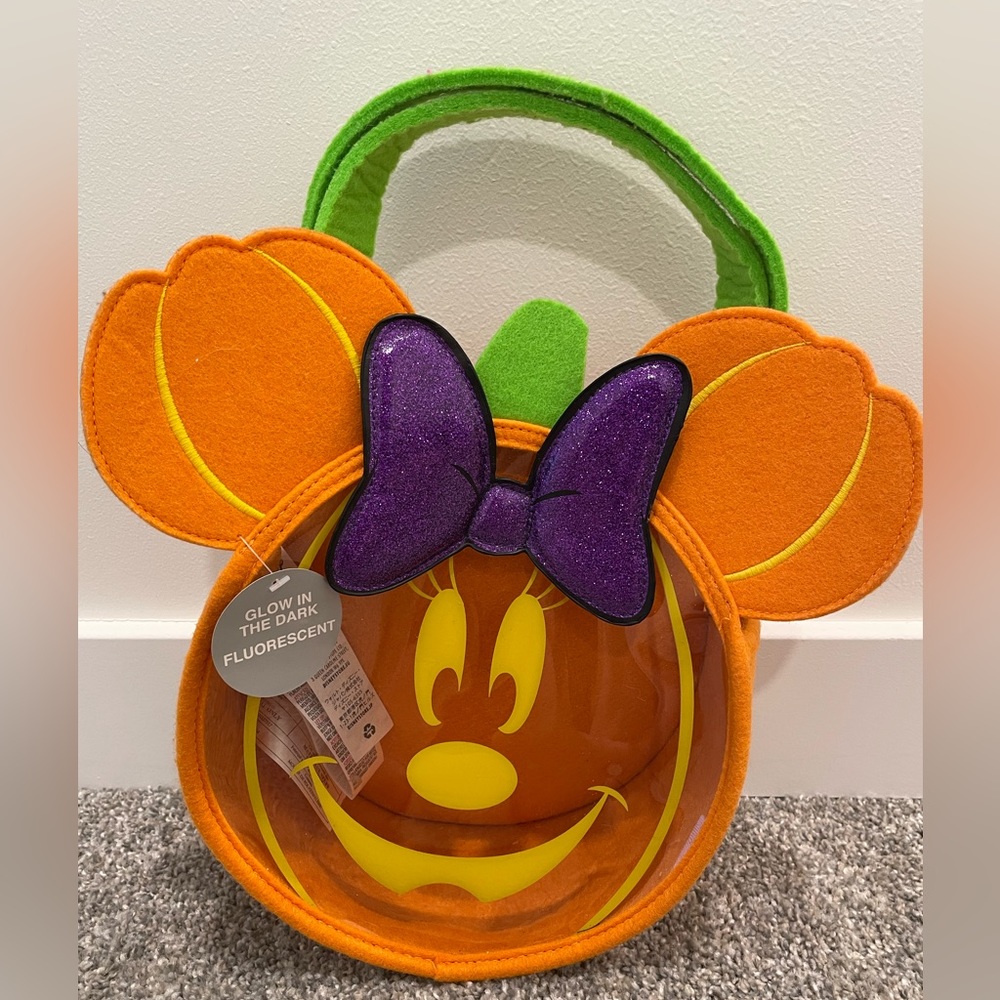 Disney Minnie treat bag with glow n the dark details.